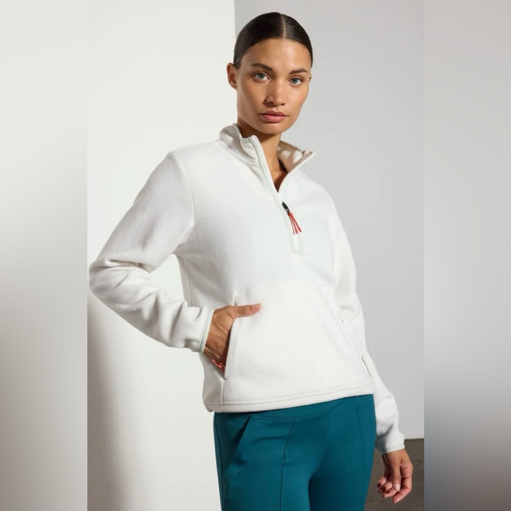 mpg Mission Half Zip with secured kanga pocket. Medium. NWOT!
